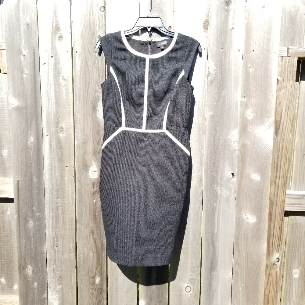 The limited black & white dress size 4 sleeveless